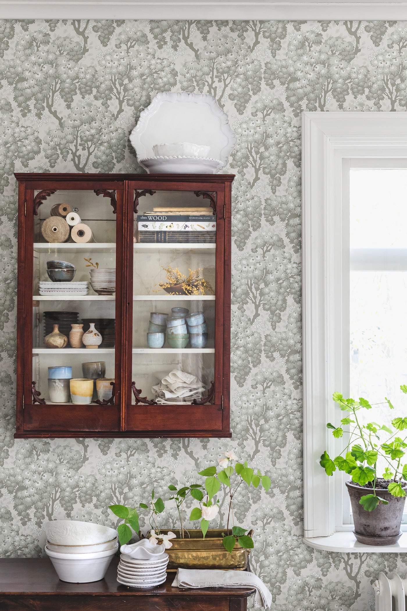 Ragnvi Spring Monochrome