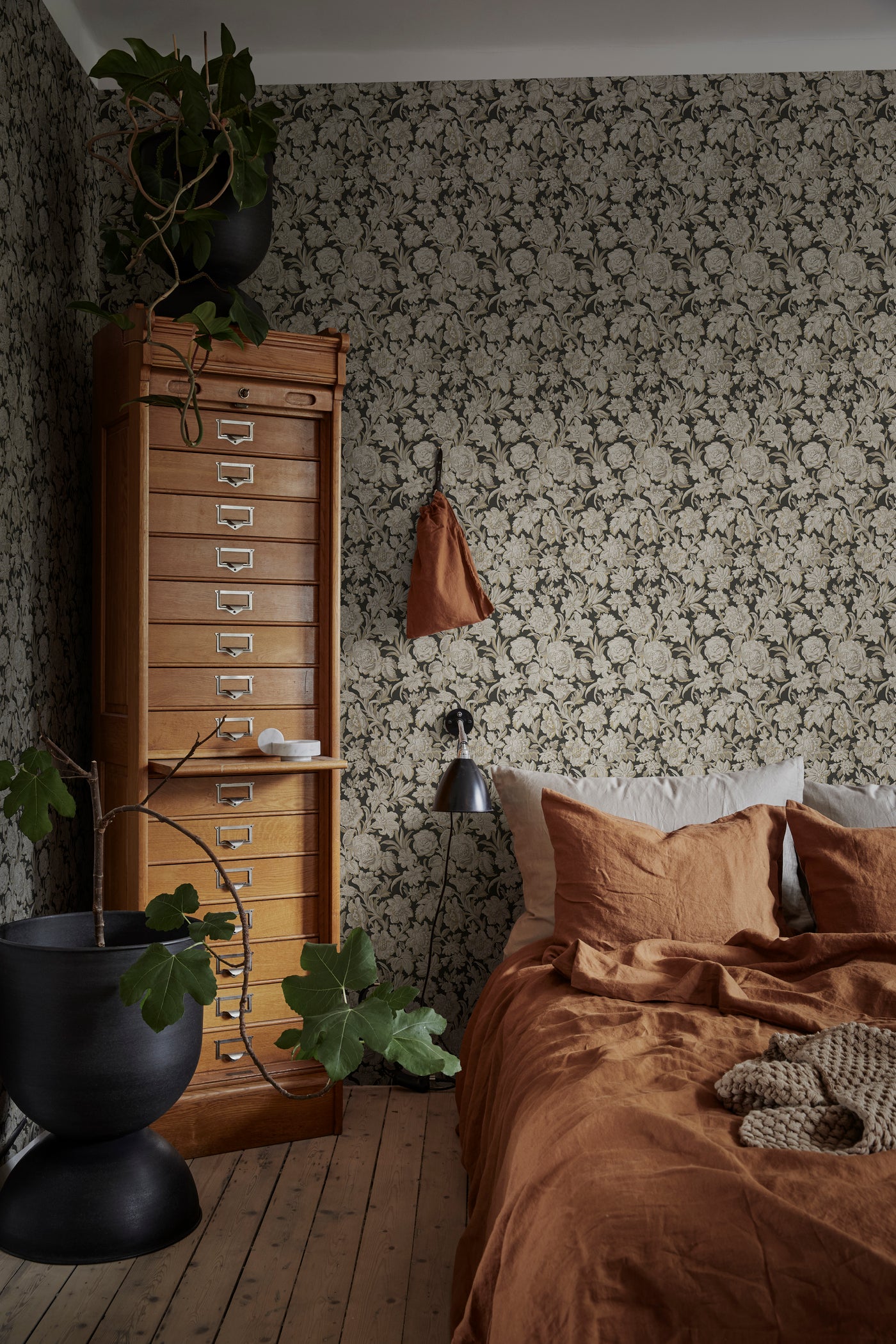 Valentin Dark Floral