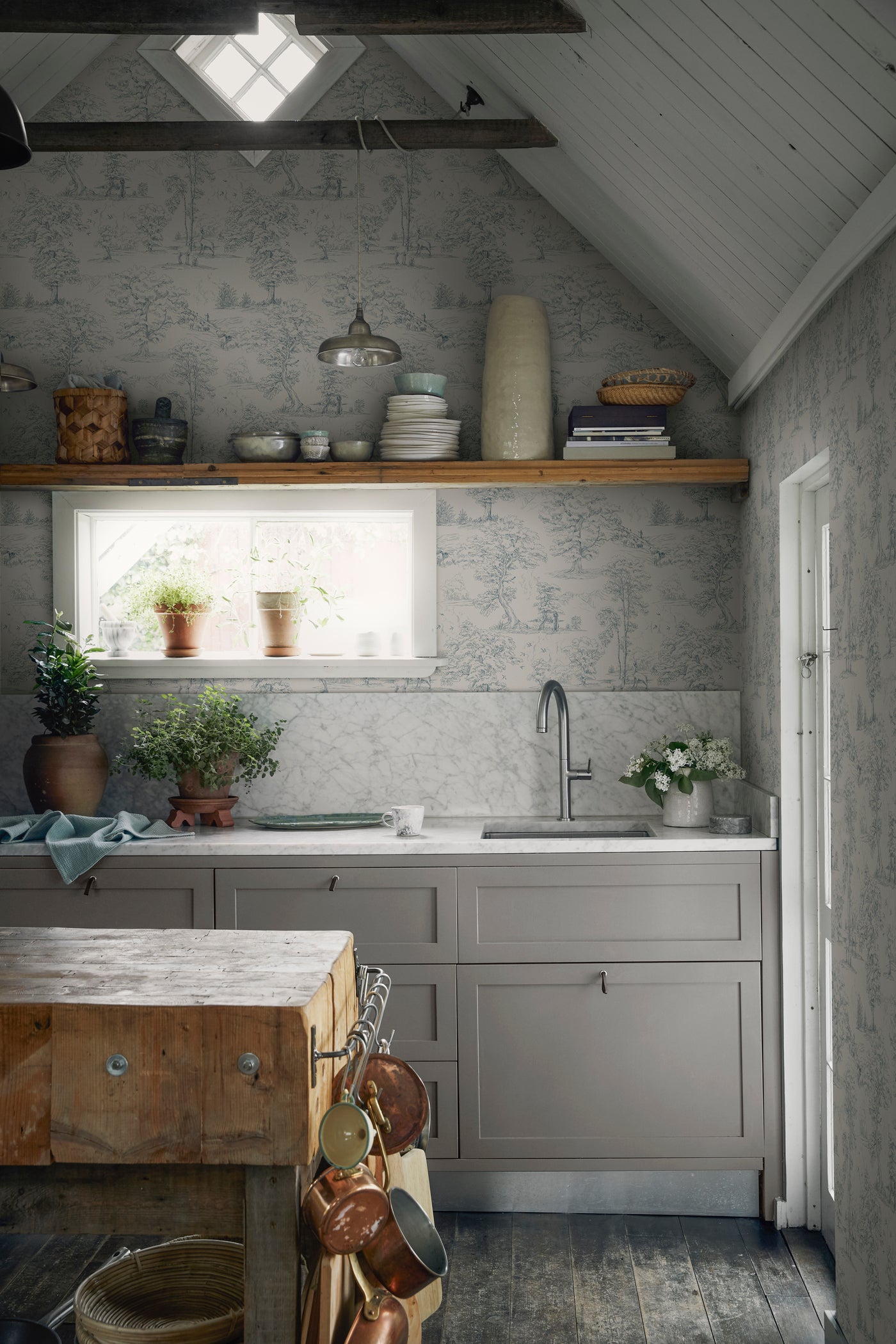 Montfort indigo blue